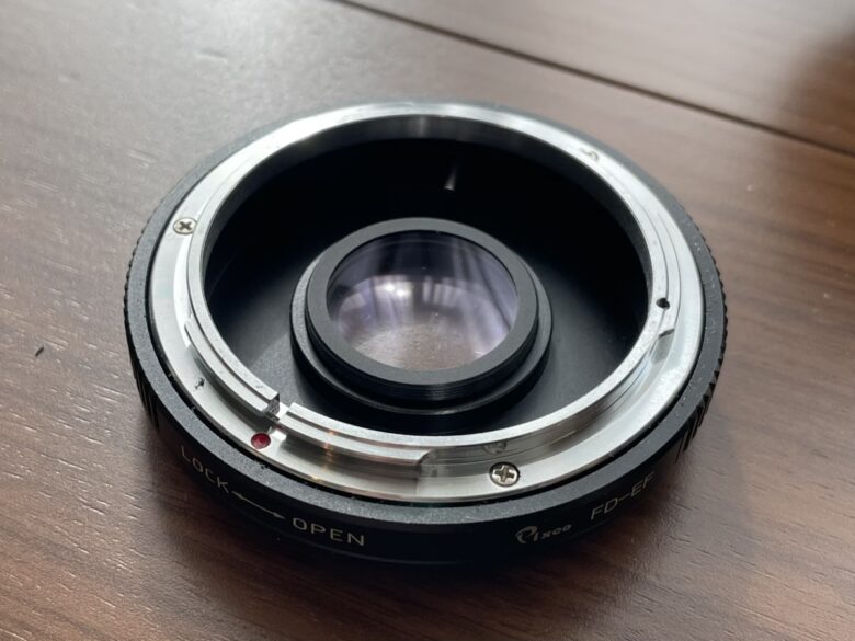 真ん中にレンズが見える