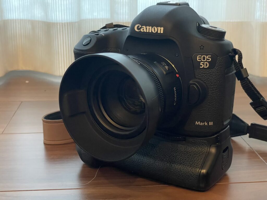 EOS 5D Mark IIIに撒き餌レンズEF50mm F1.8 IIを装着