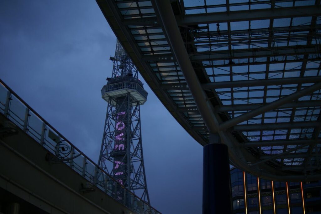 オアシス21から見た雨の日のテレビ塔（LOVE AICHI）
