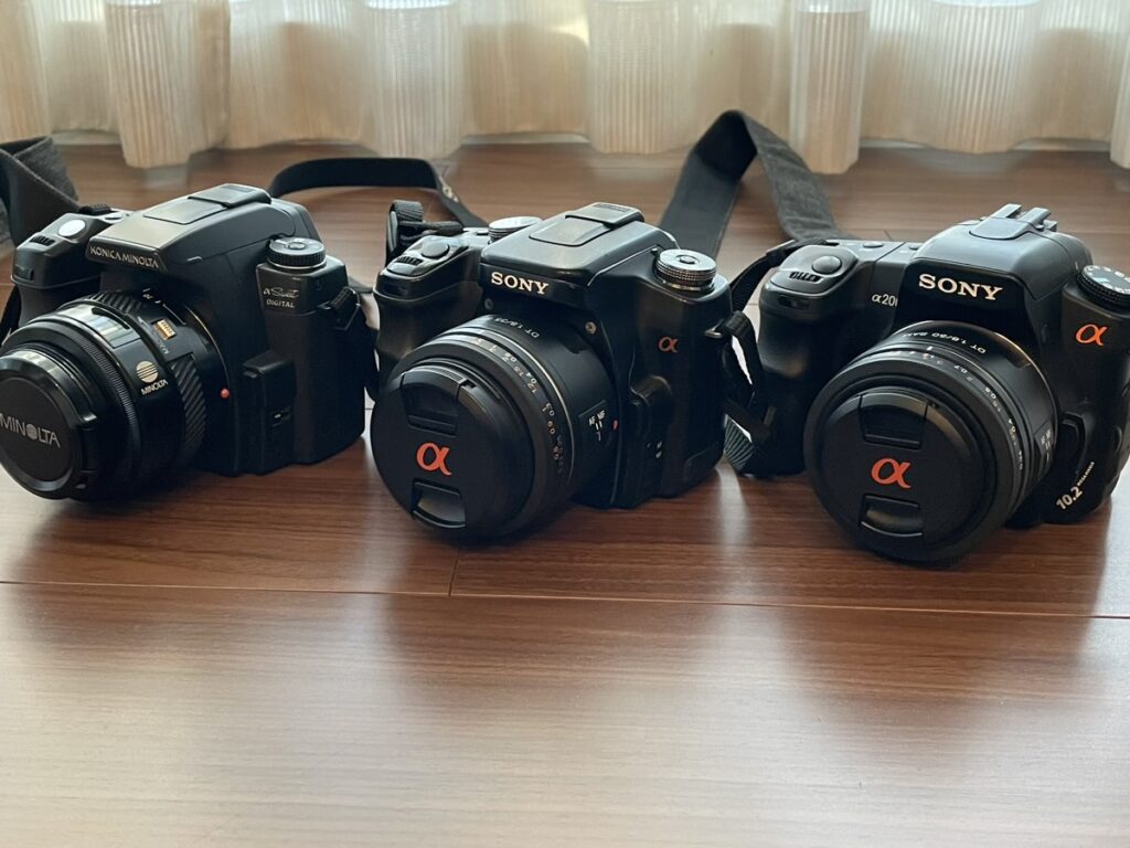 左からMINOLTA α Sweet Digital、SONYのα100、α200。